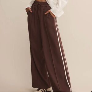 SAUNDER TRACK PANT in Sandalwood